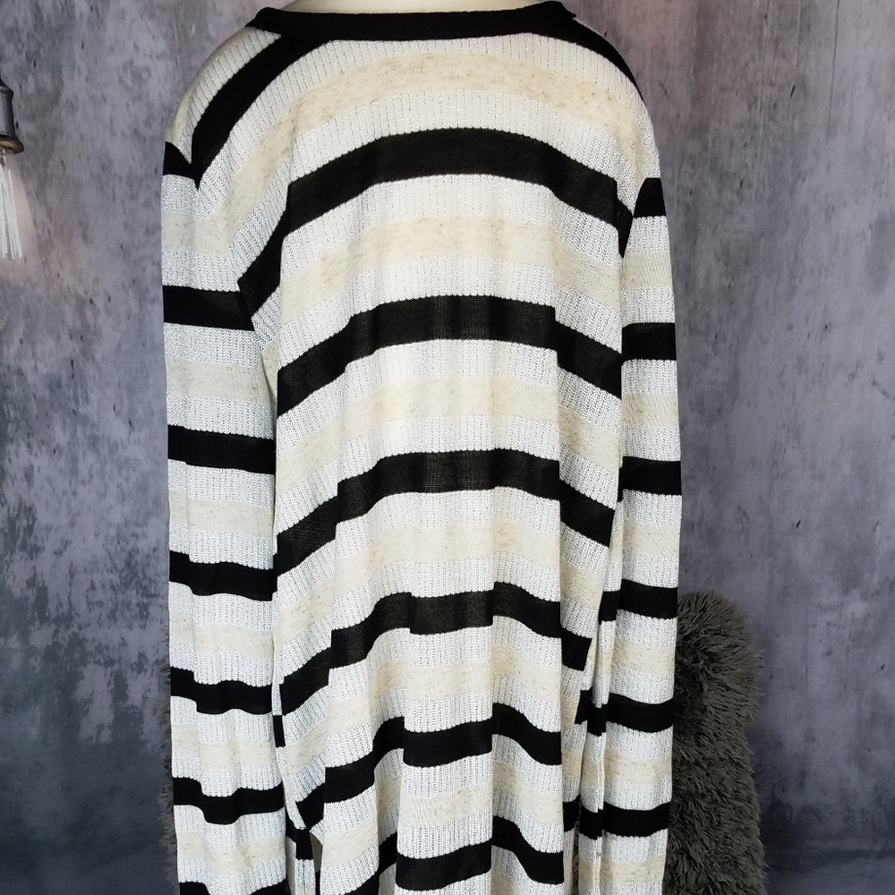Striped Duster tee with metalic threads Zara L